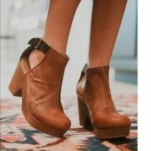 Free People Amber Orchard Clog!